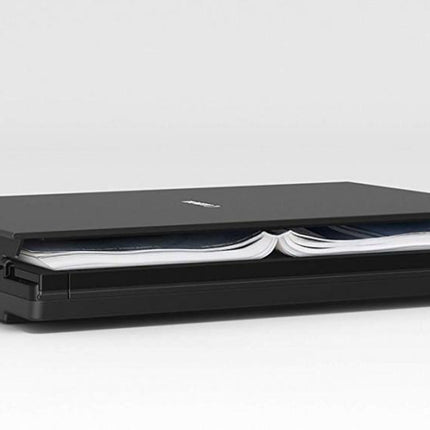 Scanner Canon Lide 300, dimensiune A4, tip flatbed, viteza scanare 2,2 msec./linie (300dpi), 14.8 msec./linie (2400 dpi), rezolutie optica 2400 x 4800dpi, senzor CIS, 4 butoane (PDF, AUTOSCAN, COPY, SEND), interfata: USB 2.0.