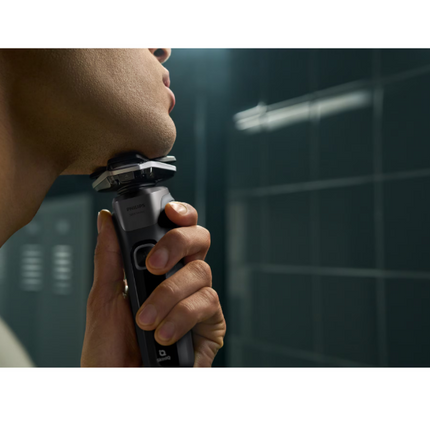 Aparat de barbierit PHILIPS Shaver Seria 5000 S5887/10, barbierit umed/uscat, tehnologie SkinIQ, fara fir, capete flexibile 360Â°, display LED, senzor Power Adapt, lame auto-ascutire, lama de tuns integrata, 60 min, husa, Gri carbon